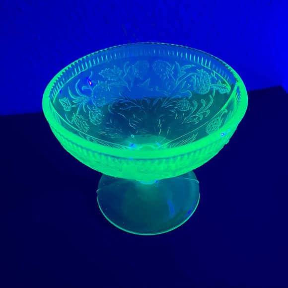 Green Vintage Uranium Depression Strawberry Sherbert Champagne Glass - Picture 4 of 5